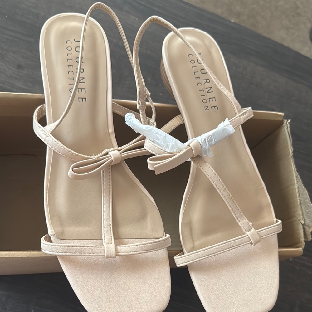 Journee Collection Women's Tan Sandals